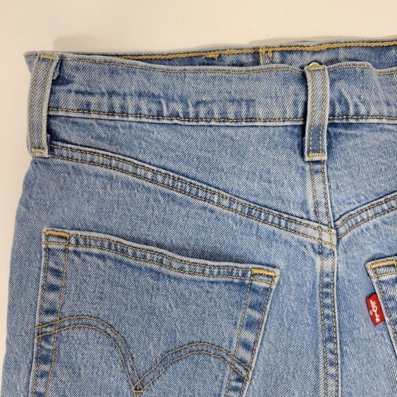 Levi Strauss Women's Lt Wash Raw Hem High-Rise Button Fly Ribcage Shorts Sz 29 - Picture 10 of 16